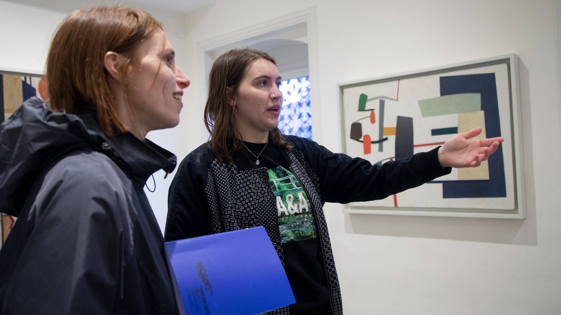 Jamie Reuland with student at Peggy Guggenheim Collection in Venice