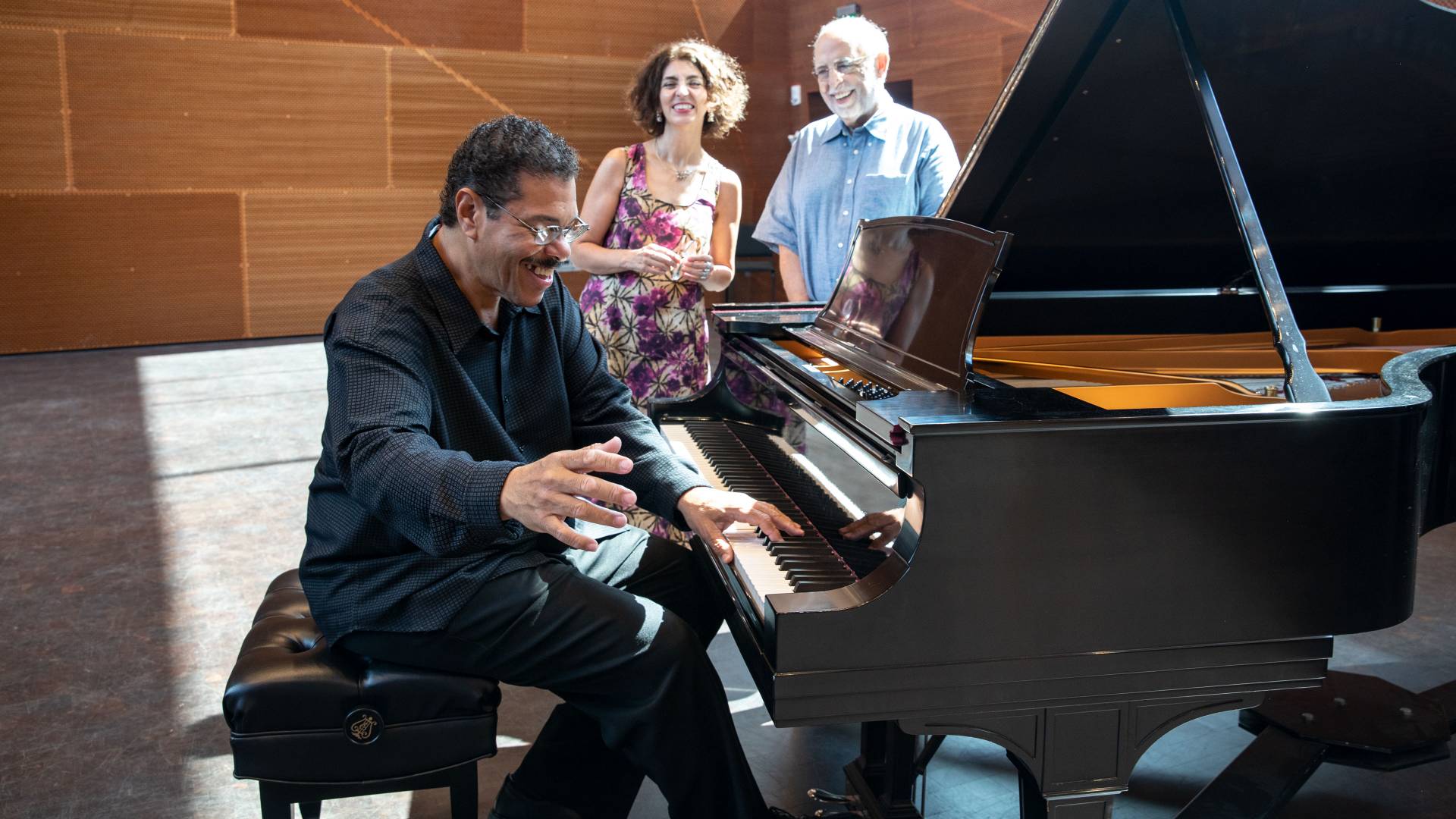 Alfonso Fuentes at piano, Gabriela Nouzeilles and Arcadio Díaz-Quiñones