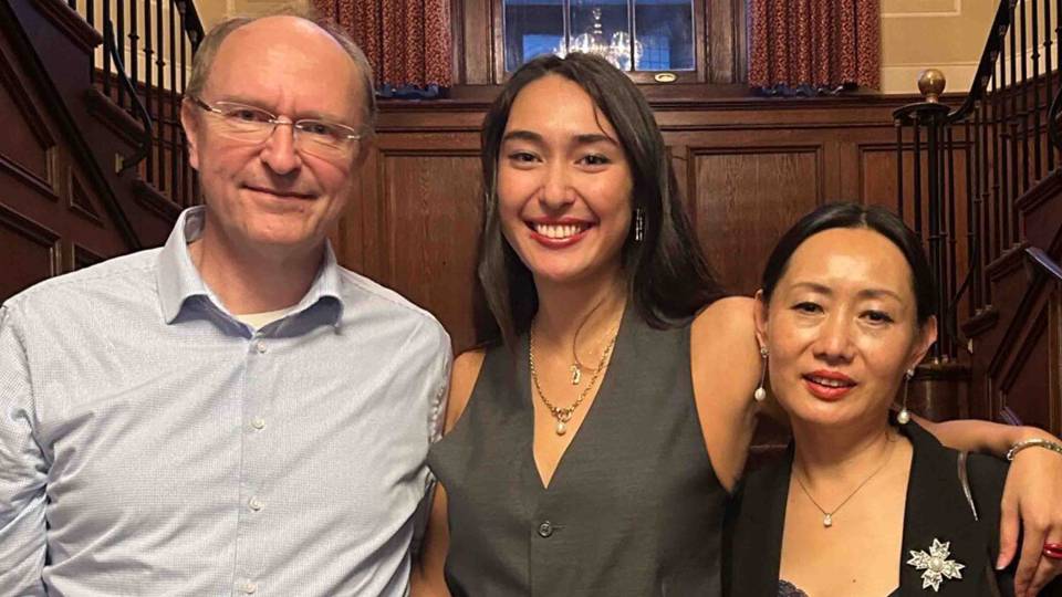 Elisabeth Rülke smiling with parents