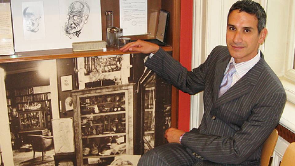 Gallo with artifacts