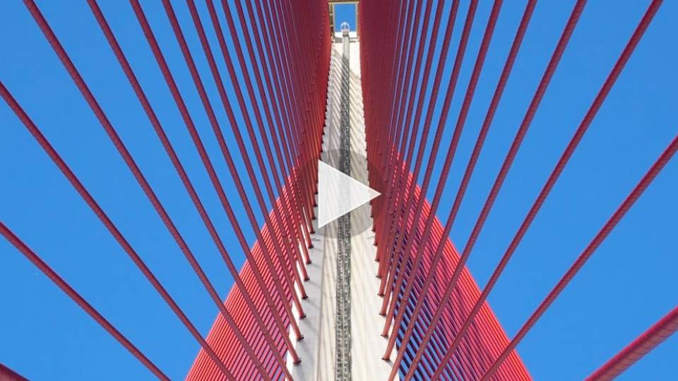 Engineering students learn about Spanish bridge design