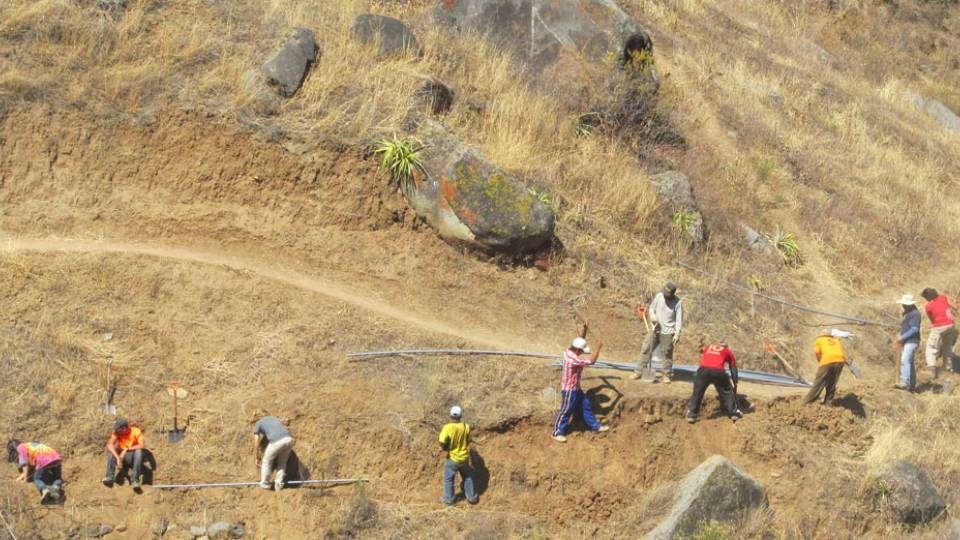 Engineers Without Borders students building pipe system in Peru