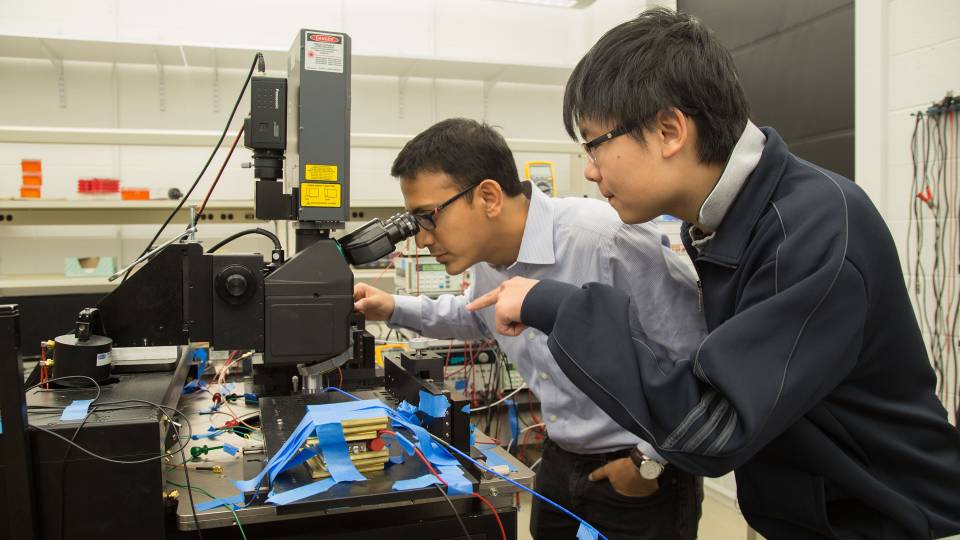 Engineering students working in the lab