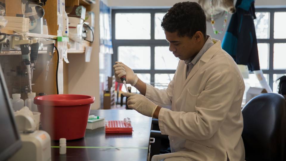 Gaby Joseph working in molecular biology lab