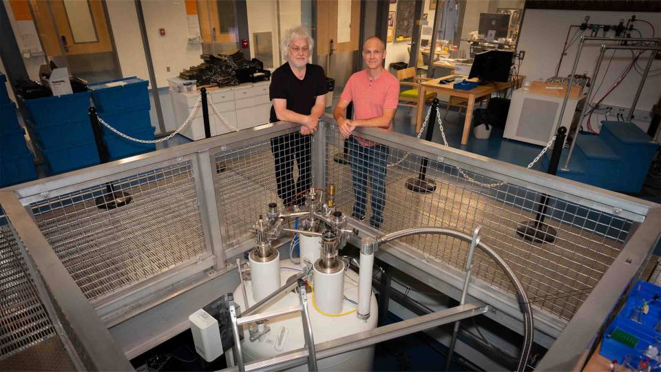 Two scientist over the spectroscopy tool.