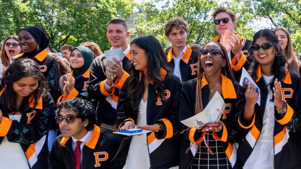 Students applaud award winners.