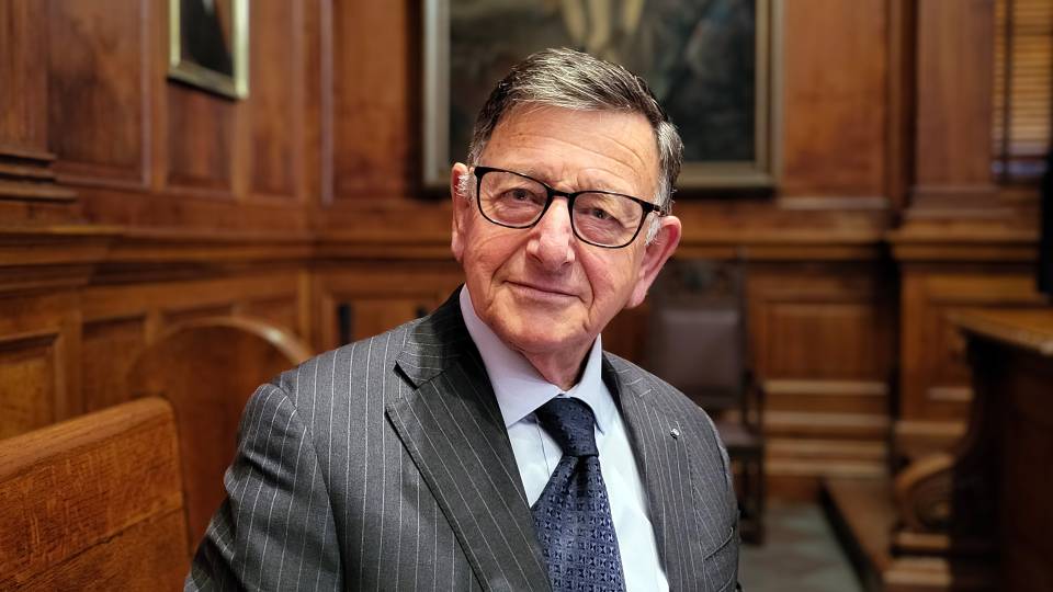 insert alt text here