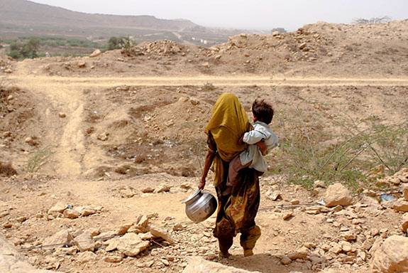 woman and child in Kachra Kundi