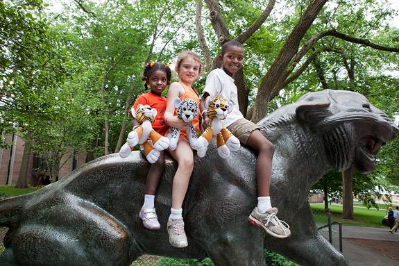 Reunions kids on tiger