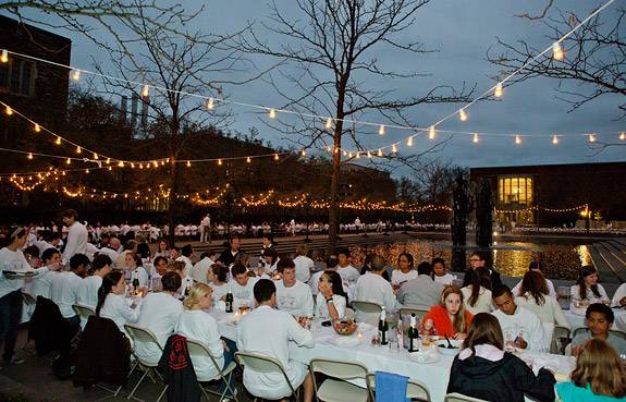 White Dinner crowd
