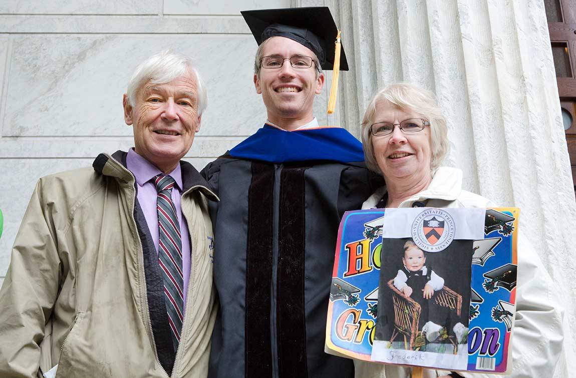 Commencement 2015 Frederik Brasz with parents