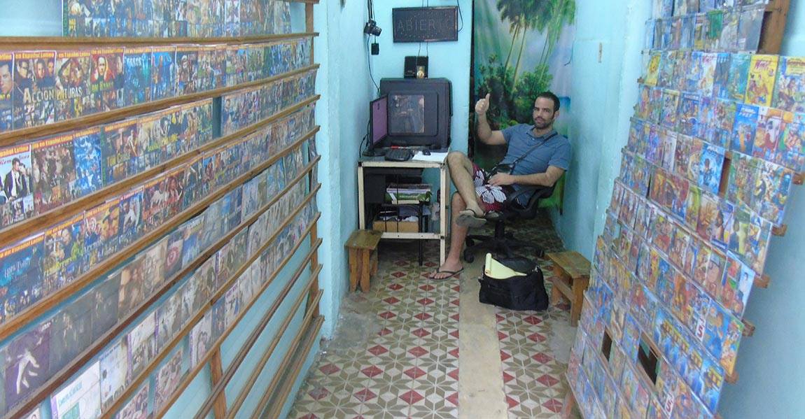 Senior Thesis Dennisse Calles El Paquete shop