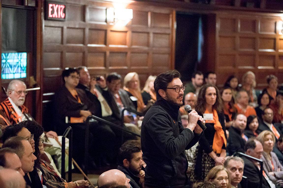 Alumni Day 2017 Eduardo Massieu Paredes asks question to Pedro Pablo Kuczynski