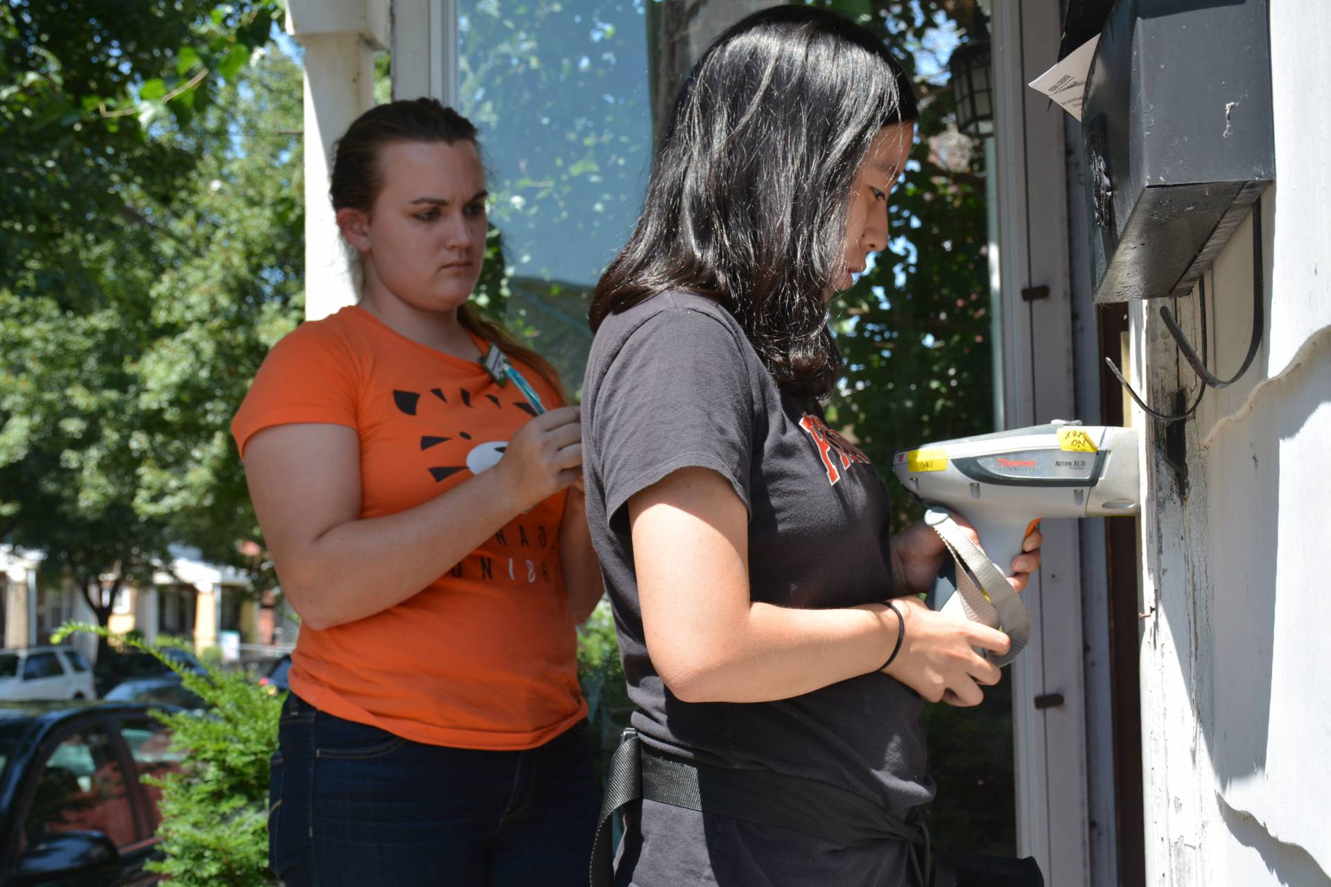 Students measuring lead contamination