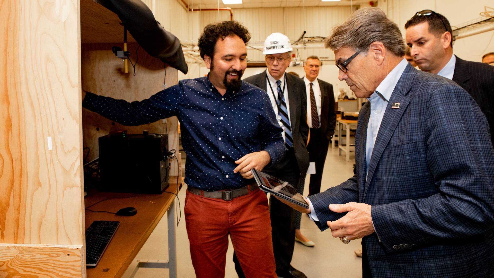 Arturo Dominguez talking with Secretary Perry