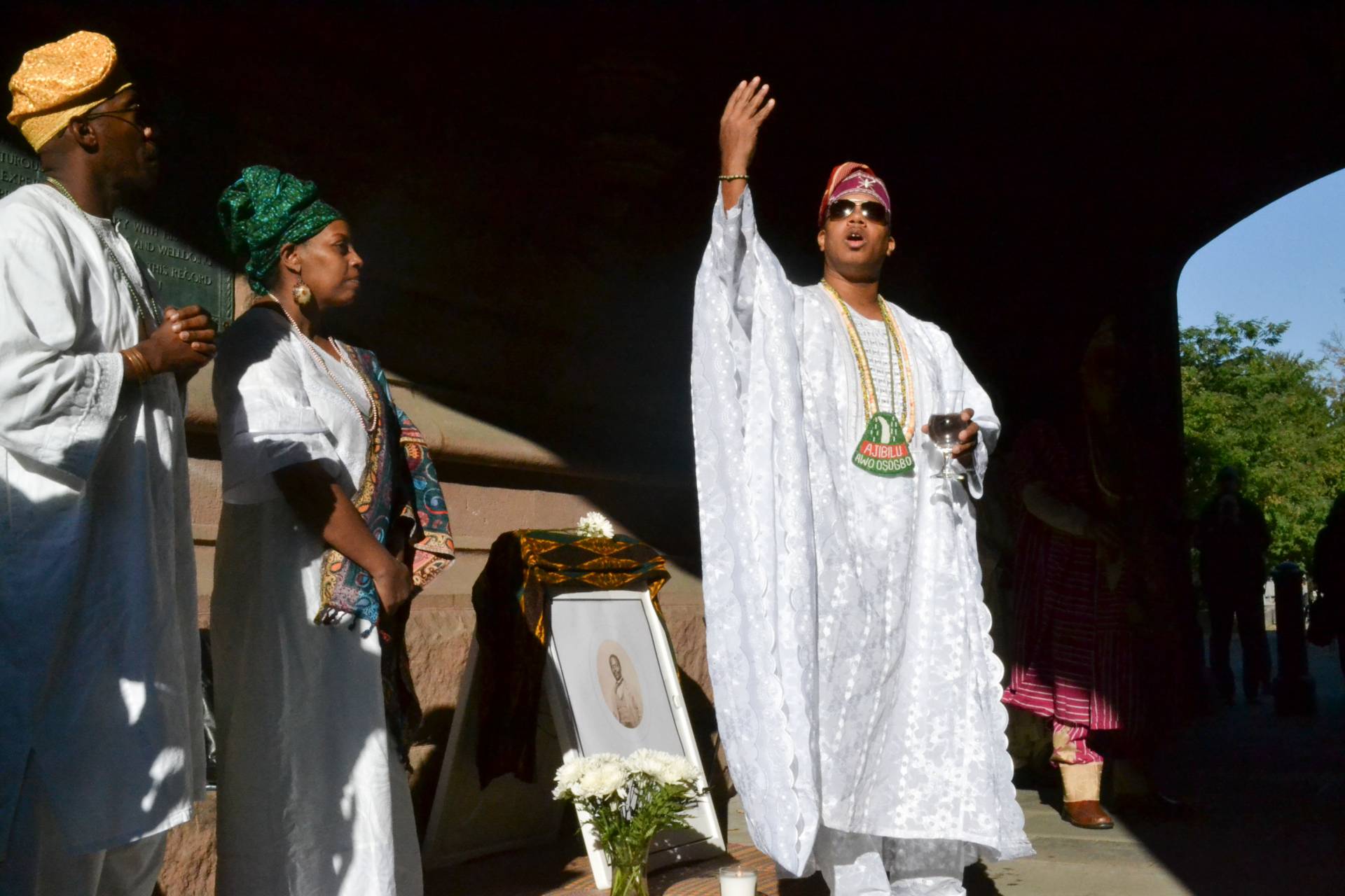 Chief Ayanda Clarke leading ceremony in Johnson Arch