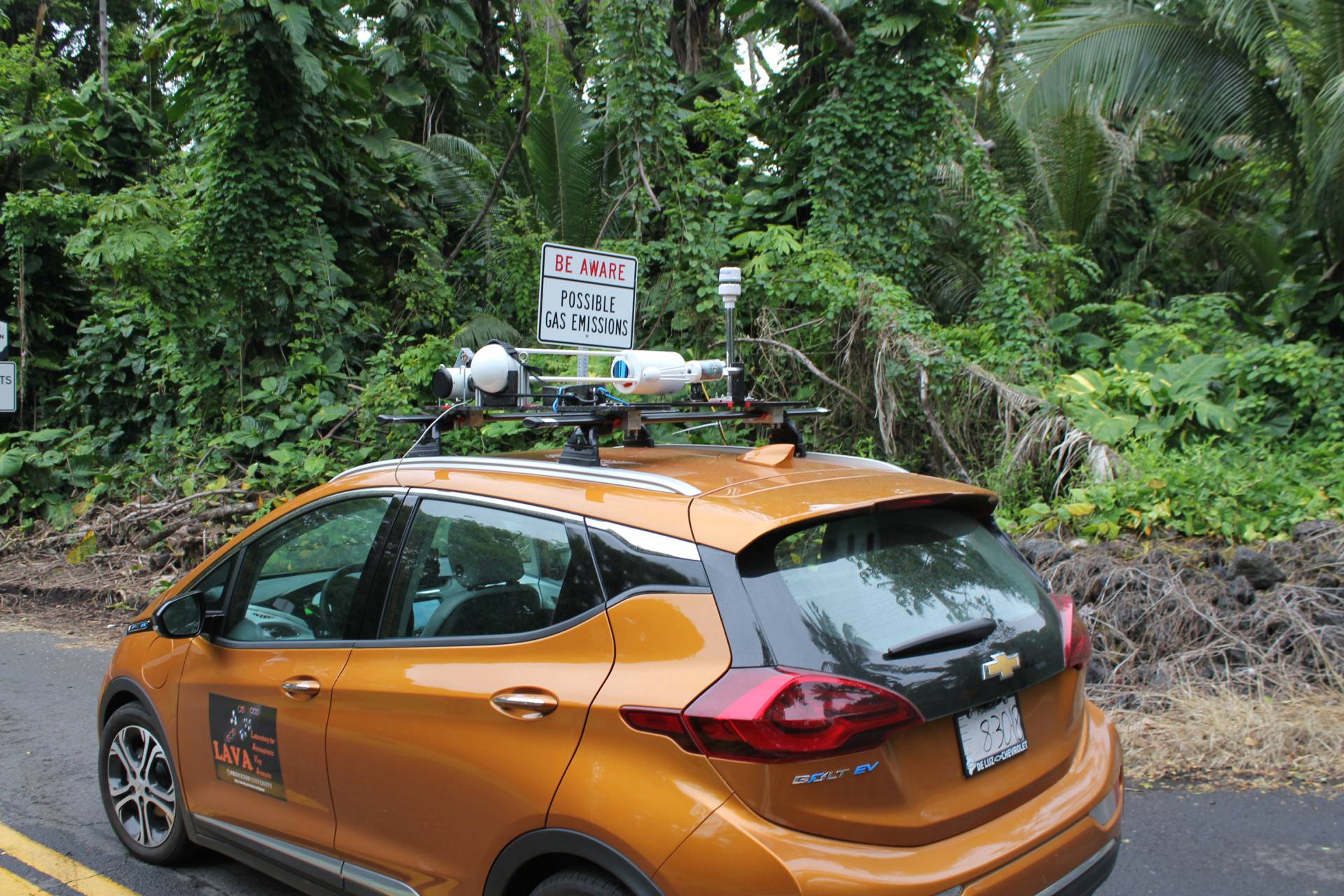 car monitoring air quality
