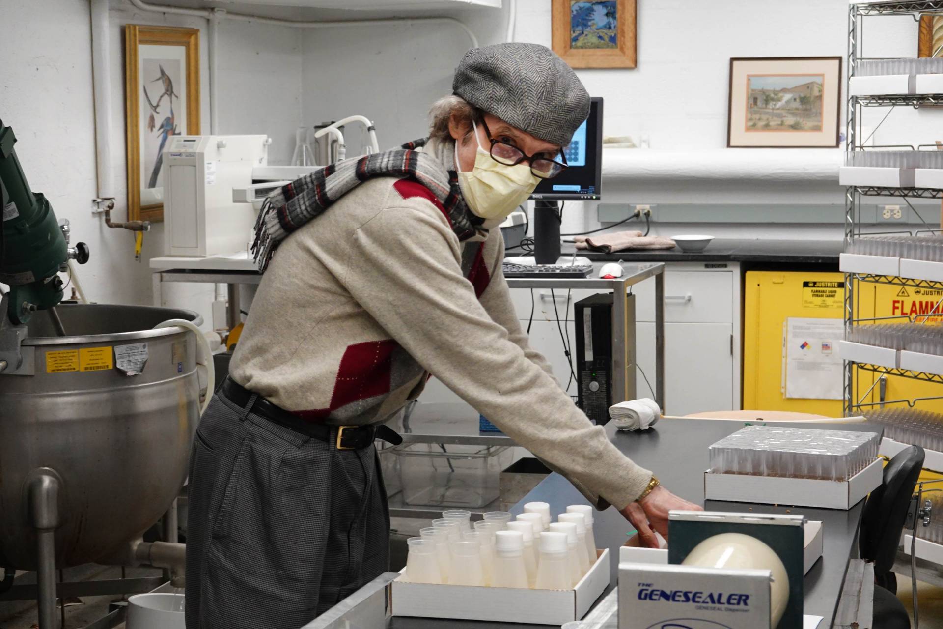 Gordon Gray stoppers bottles in a lab
