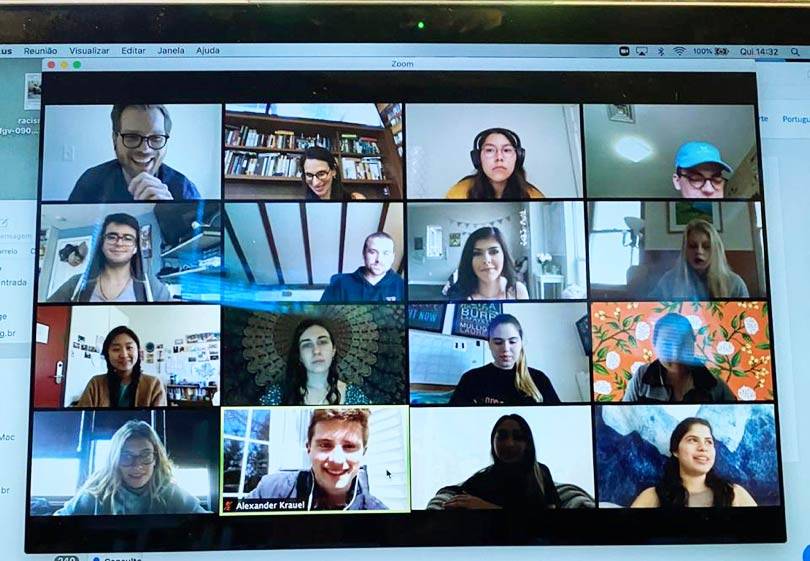 Gallery view of the participants of an online class