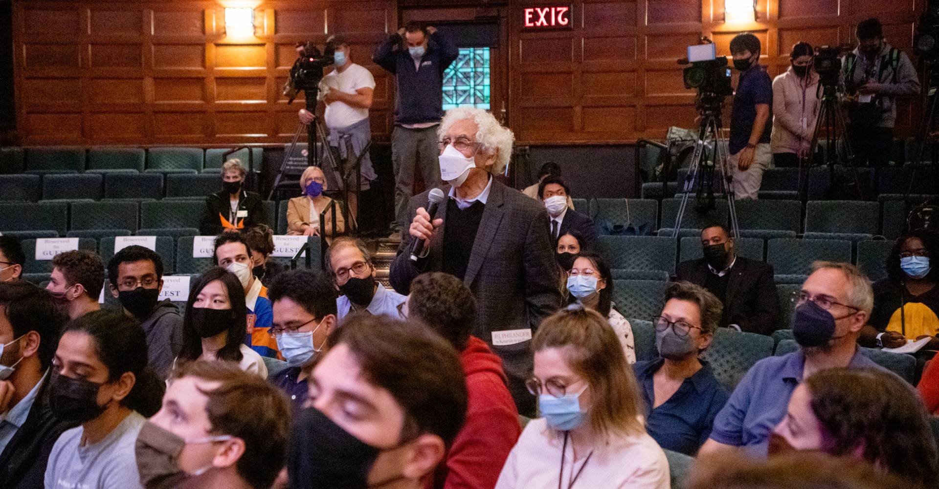 a professor asks Manabe a question during the Nobel press conference