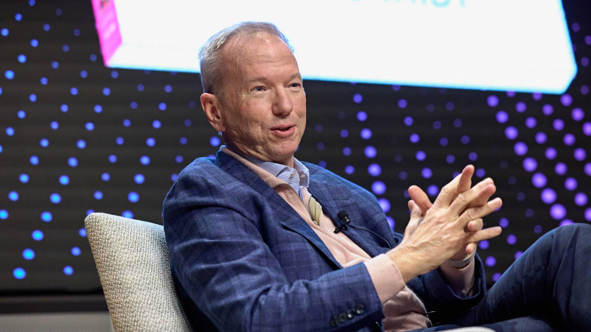 Closeup of Eric Schmidt speaking at his book talk