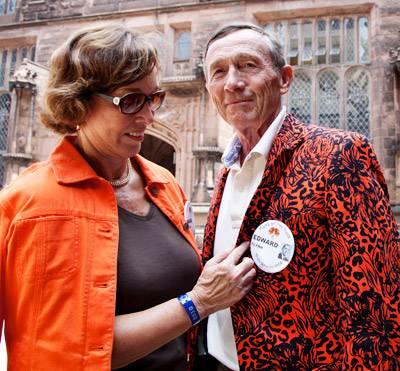 Alumni pinning on class button