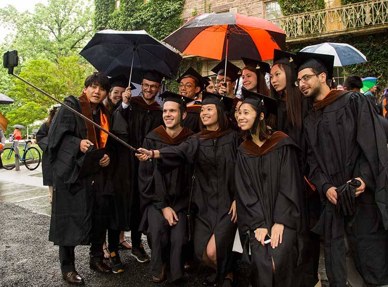 Commencement 2015 graduates selfie