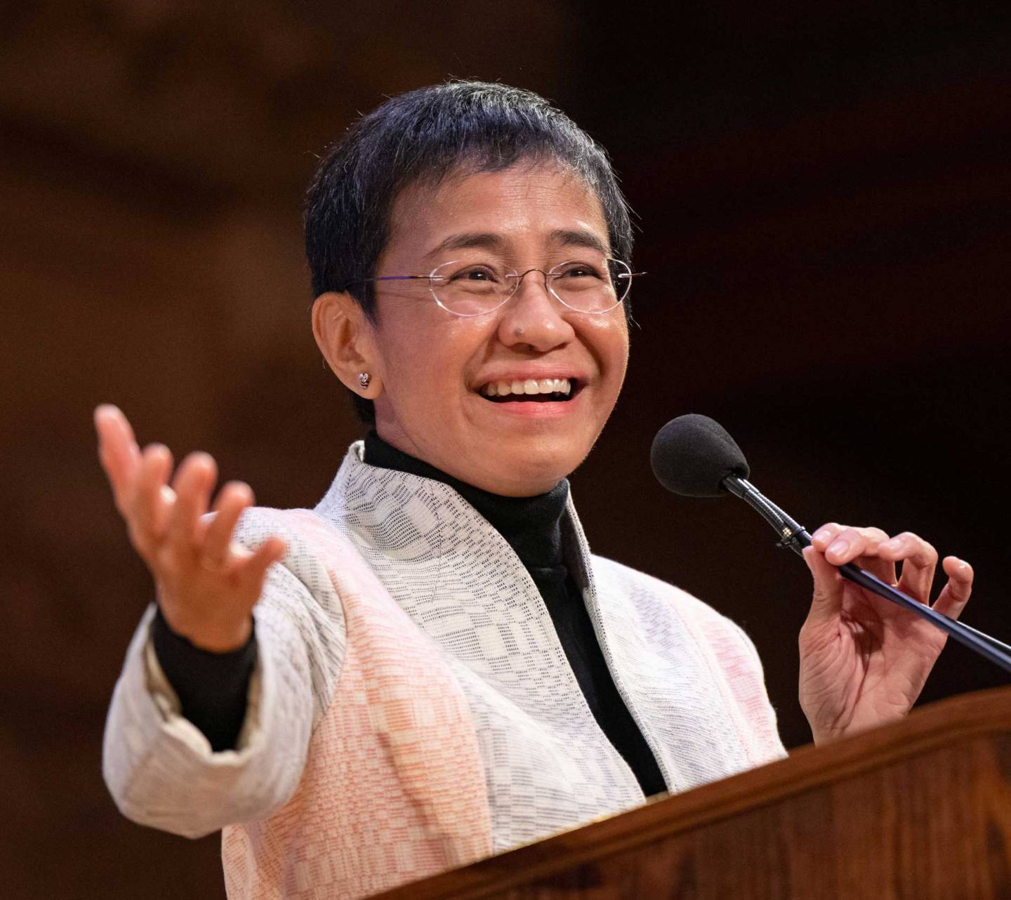 Maria Ressa gesticulates during her Alumni Day speech