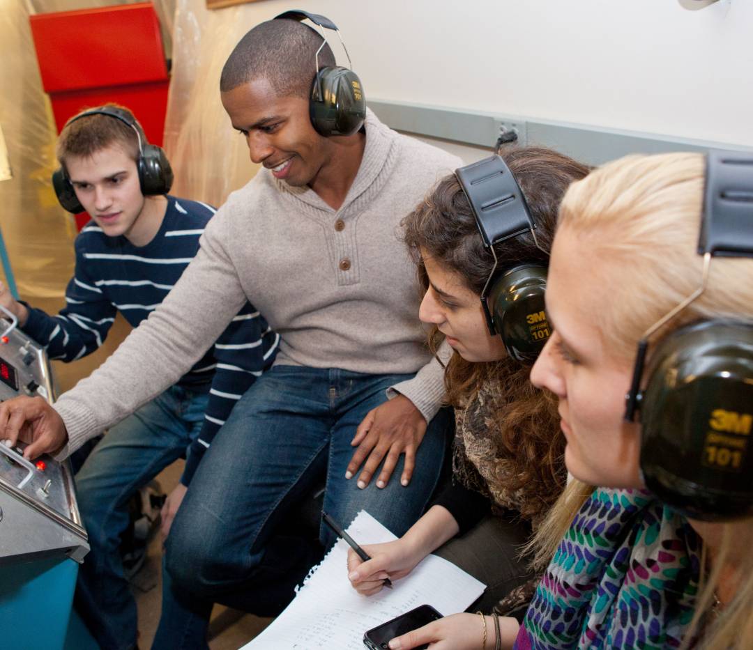 Students working in mechanical and aerospace engineering lab